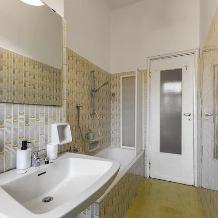 3 Bedrooms Separate 1 Min Walk From Brera, 15 Min Duomo * Μιλάνο